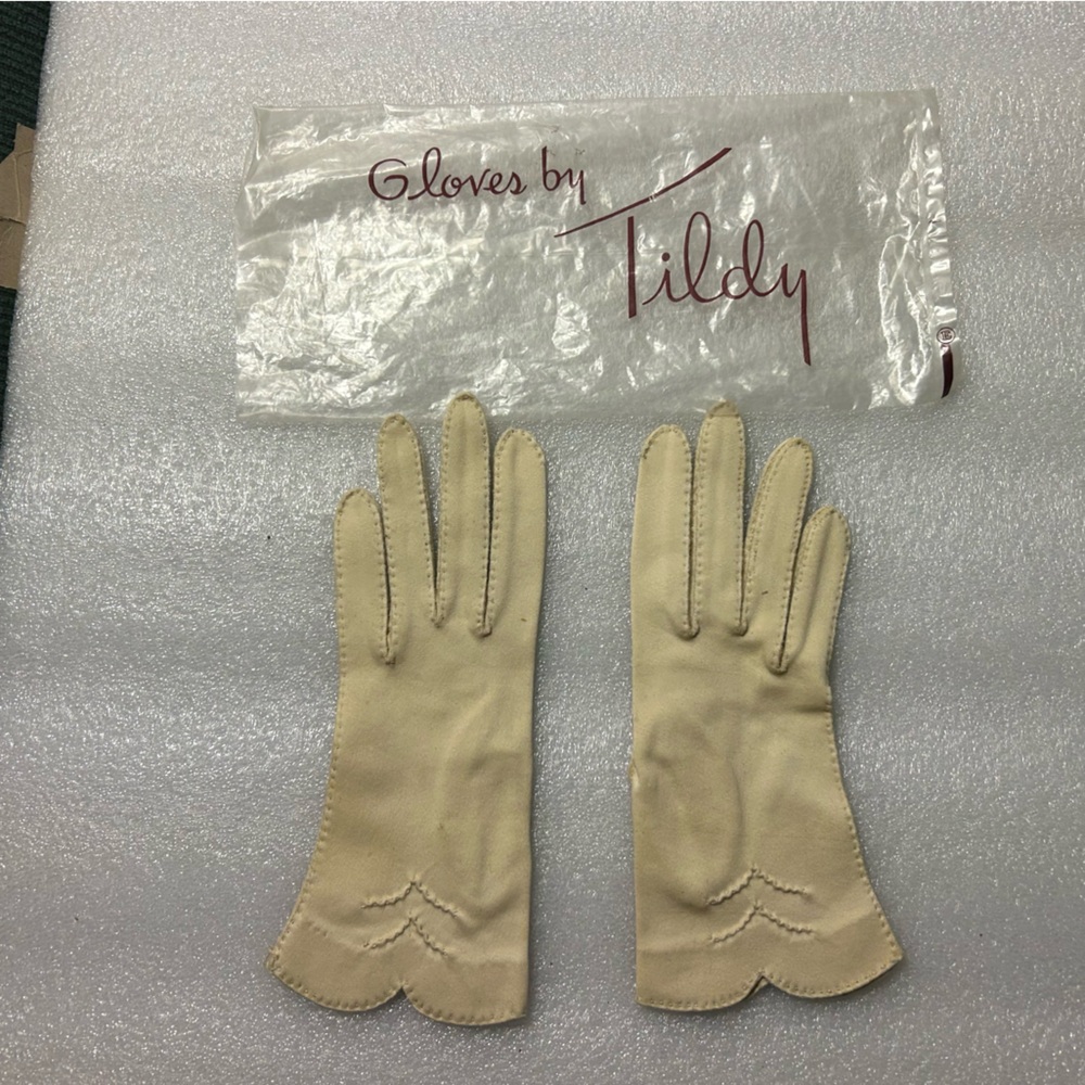 Vintage Chic woven cotton Cream Gloves by Van Raalte Size 6 1/2